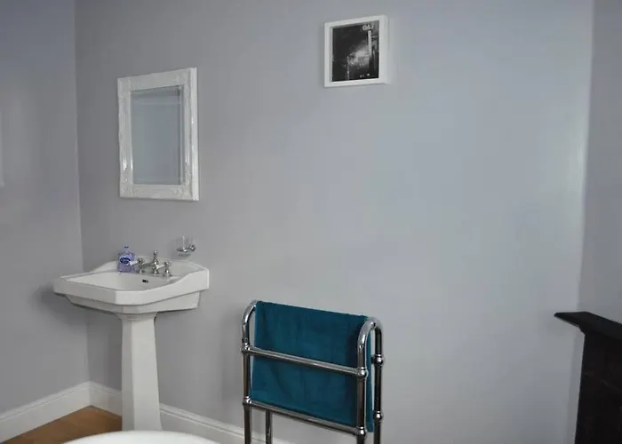 Beautiful Large Victorian Waterfront House 度假居 *