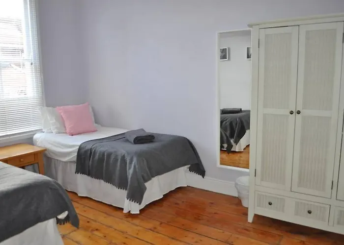 Beautiful Large Victorian Waterfront House *