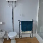 Beautiful Large Victorian Waterfront House بيت للعطل