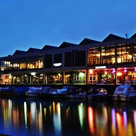 Beautiful Large Victorian Waterfront House * Bristol