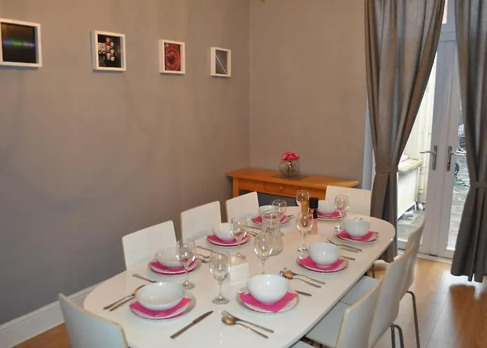 Beautiful Large Victorian Waterfront House *