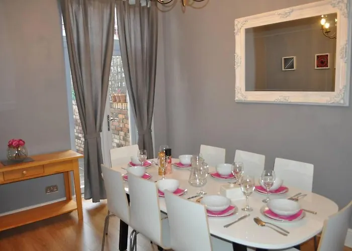 Feriehus Beautiful Large Victorian Waterfront House Bristol