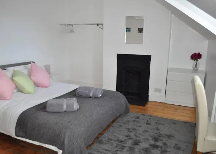 Feriehus Beautiful Large Victorian Waterfront House